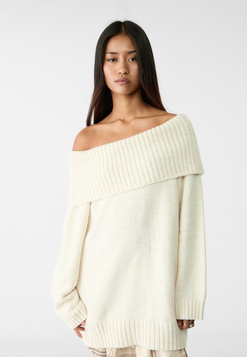 Stradivarius EXPOSED SHOULDER - Jumper - white