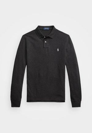 Polo majica s dugimi rokavi v temnem ogljeno sivi barvi, z ovratnikom, plakatom na tri gumbe in izdruženim logotipom na levem prsnem delu.
