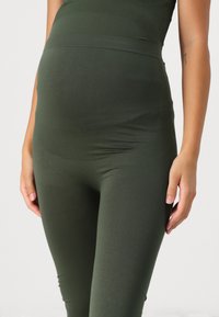 MAMALICIOUS MLTIA JEANNE - Pajkice – hlače - duffel bag