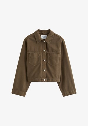 Braune kurze Jeansjacke mit vorderer Knopfleiste, zwei Brusttaschen, langen Ärmeln und spitzem Kragen.