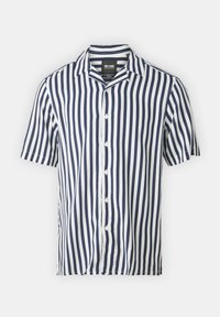 Camisa de hombre de manga corta con rayas verticales en azul marino y blanco, cuello puntiagudo y cinco botones en el frente. Tejido ligero.