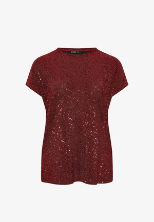 Rød kortærmet top med en glitrende, tekstureret stof og perlekonfetti gennem hele designet. Afslappet pasform og rund halsudskæring.