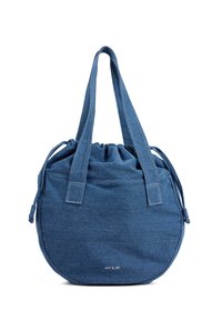 Denim trekzak in medium blauw. Ronde vorm met twee stevige handvatten en een gathered bovenkant. Subtiel logo aan de onderkant. Zachte textuur.