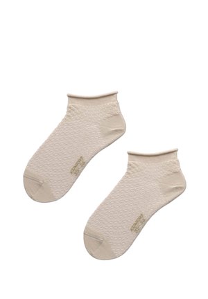 Paar beiger Knöchelsocken mit strukturiertem Strickmuster und geripptem Bündchen, entworfen für Komfort und den täglichen Gebrauch.