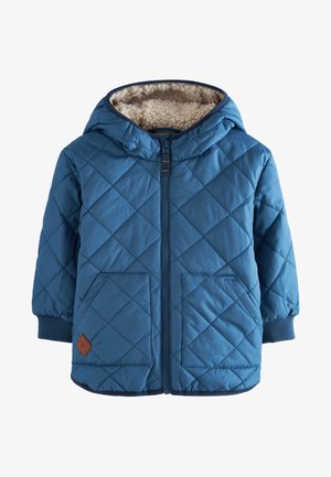 Veste matelassée bleue avec une capuche, dotée d'une douillette doublure beige, de deux poches avant et de poignets côtelés. Fermeture éclair à l'avant.