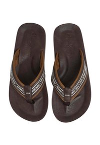 Rudos paplūdimio šlepetes su tekstūruota odine danga, su tamsiai rudais diržais, akcentuotais balta "Pepe Jeans London" ženklinimo.