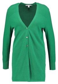 Zelený pletený cardigan s výstřihem do V, dlouhými rukávy a texturovaným vzorem. Má stříbrné knoflíky po celé délce vpředu pro zapínání.
