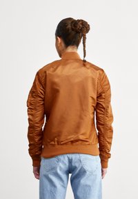 Alpha Industries Bomber jakna - hazel brown