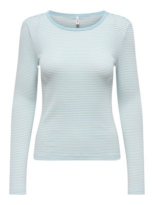 Camiseta de manga larga con rayas horizontales en azul claro y blanco, cuello redondo y silueta ajustada.