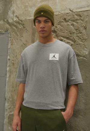 M J FLT ESS OVRSZ SS CREW - T-Shirt basic - carbon heather