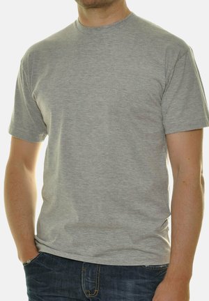 Graues Baumwoll-T-Shirt mit kurzen Ärmeln, Rundhalsausschnitt und lockerer Passform. Weicher Stoff, keine sichtbaren Muster oder Akzente, getragen mit dunklen Jeans.
