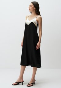 Jimmy Key STRAPPY-NECK MIDI - Jurk - black