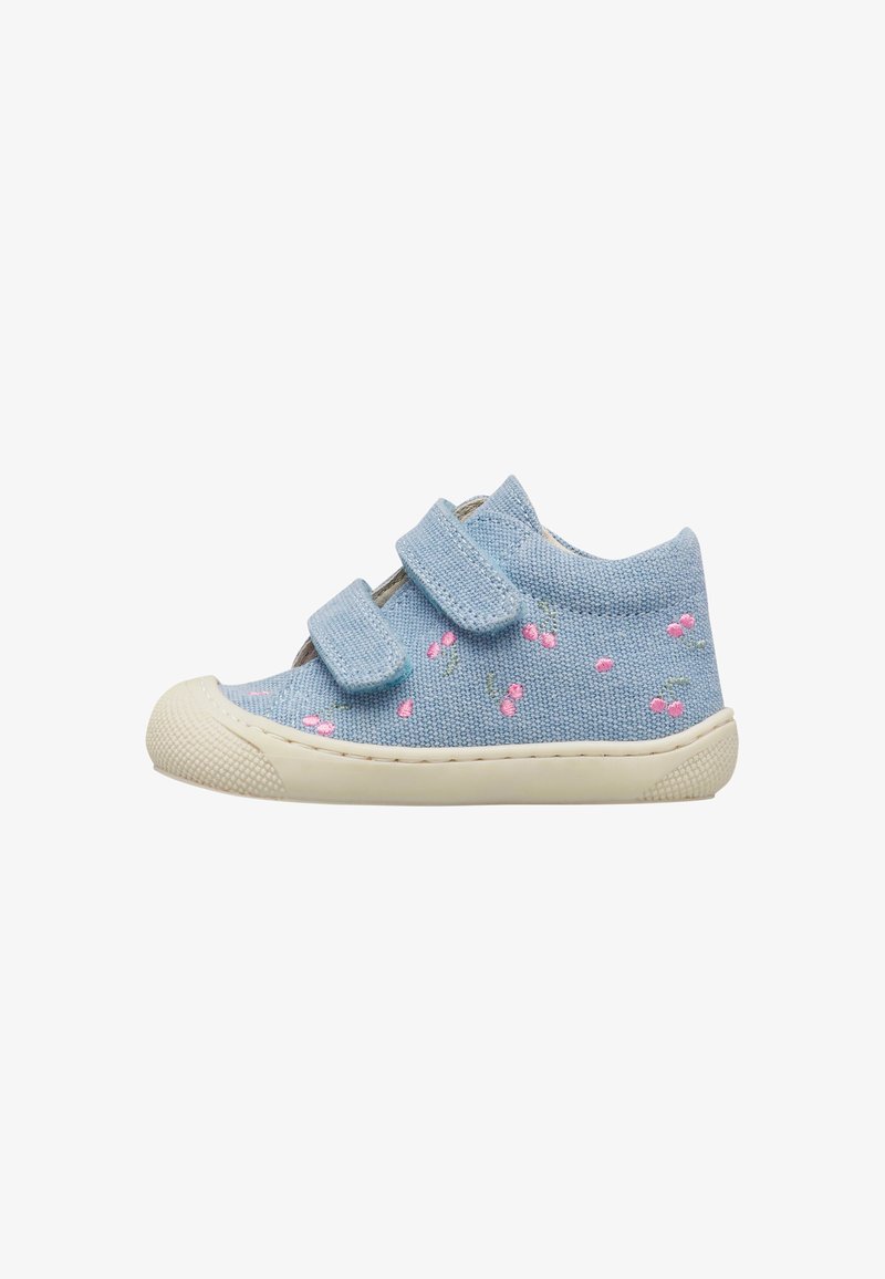 Chaussure bleue pour tout-petit avec broderie de cerise rose, doubles bandes Velcro et semelle ainsi que bout en caoutchouc beige.