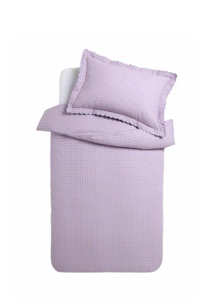Cama individual con funda nórdica de cuadros vichy en tonos morado y rosa y funda de almohada a juego con bordes en forma de concha.