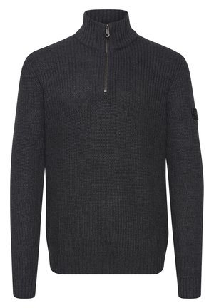 Tumehall villane sviiter, millel on kõrge krae ja veerand-zipp. Omab ribatakistusi varrukates ja ääres, lisaks väike dekoratiivne plaastrikene varrukal.