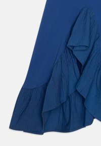 M'A KIDS by Marques ' Almeida SLEEVELESS FLOUNCE DRESS - Žerzejové šaty - blue