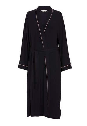 Roba nera realizzata in tessuto morbido, con un design avvolgente, maniche lunghe, una vita con nastro e piping rosa in contrasto lungo i bordi.