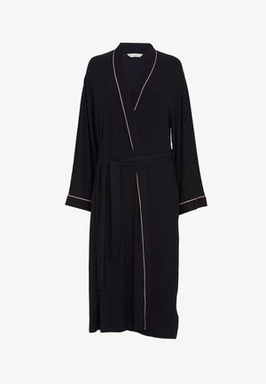 Roba nera realizzata in tessuto morbido, con un design avvolgente, maniche lunghe, una vita con nastro e piping rosa in contrasto lungo i bordi.