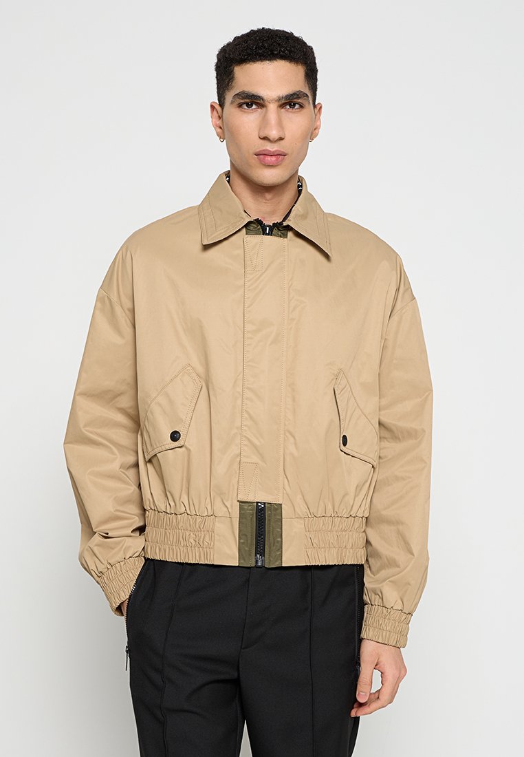 Versace Jeans Couture Lichte jas zandkleur Versace Jeans Couture Lichte jas zandkleur