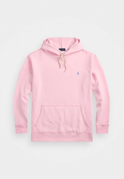 Ανοιχτό ροζ φούτερ με μπροστινή τσέπη, κουκούλα με κορδόνια και μικρό μπλε λογότυπο στο στήθος. Φτιαγμένο από μαλακό βαμβακερό υλικό.