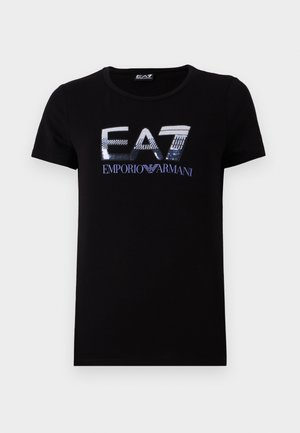 T-shirt en coton noir avec un col rond, des manches courtes et un logo métallisé argenté et violet portant l'inscription "EA7 EMPORIO ARMANI" à l'avant.