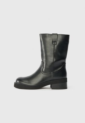 Classic ankle boots - black