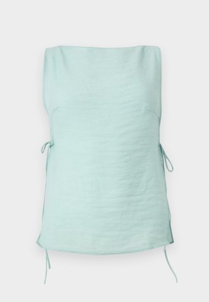 Jasno miętowa, bezrękawnikowa bluzka z teksturowanej tkaniny. Posiada boczne związania, które umożliwiają regulację dopasowania oraz prosty, prostokątny krój.