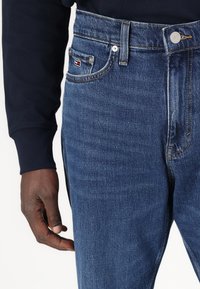 Tommy Jeans ISAAC - Relaxed fit jeans - denim dark