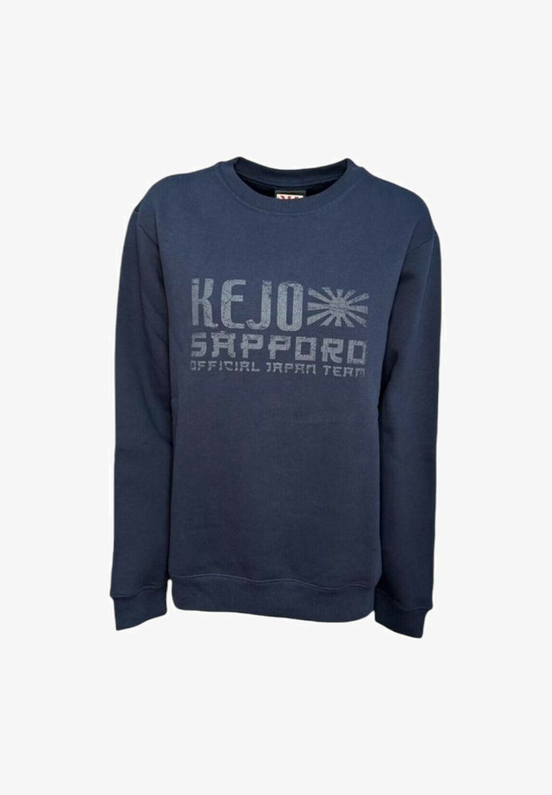 Navyblauwe sweatshirt met lange mouwen, ribgebreide manchetten en zoom. Heeft een geprinte tekst met "KEJO SAPPORO OFFICIAL JAPAN TEAM."
