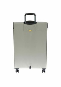 Grijze koffer op wielen met een uitschuifbare handvat, gladde textuur, afgeronde hoeken en een voorzak met een gele accentknop.