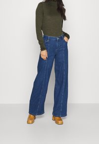 GAP Stickad tröja - olive