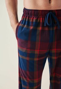 Next MOTION FLEX COSY STANDARD - Pyjamahousut/-shortsit - navy blue red check