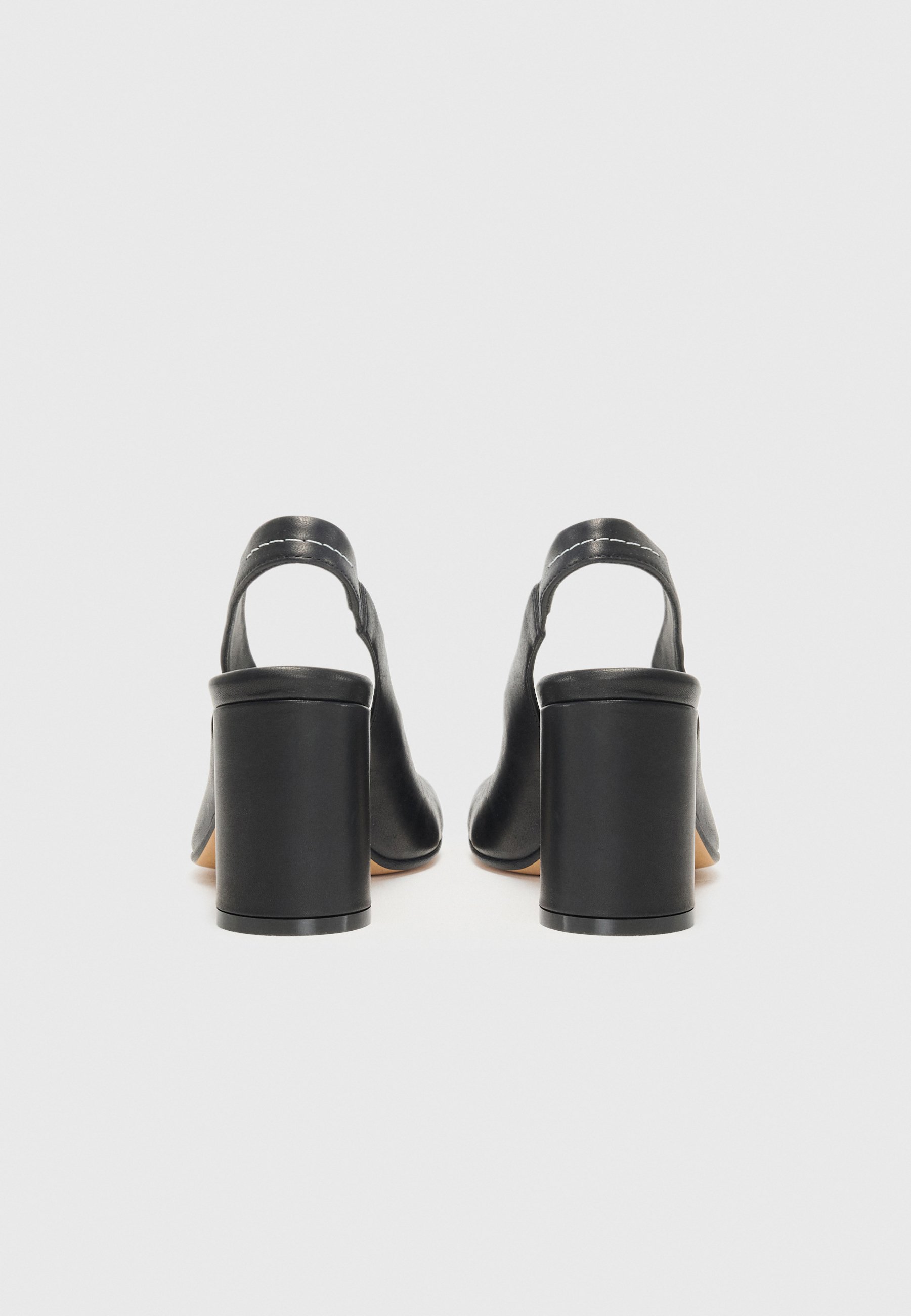 パンプス Mm6 Maison Margiela Nero Tacco Largo Alto Punta Asimmetrica Mm6 Maison Margiela Nero Tacco Largo Alto Punta Asimmetrica