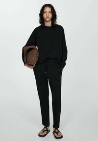 Mango Longsleeve - black