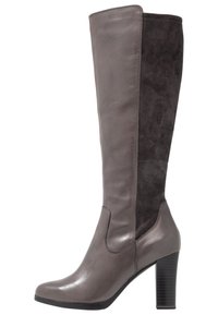 Botte haute en cuir et daim gris avec un bout rond, un talon bloc haut et un design sans couture. Caractéristiques d'une finition lisse et de matériaux contrastants.