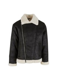 Chaqueta de cuero sintético negra con un cuello y puños de shearling sintético color crema, que cuenta con un cierre diagonal y bolsillos laterales. Diseño simple y corto.