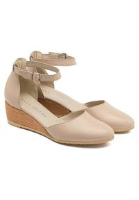 RYŁKO Sandały na koturnie