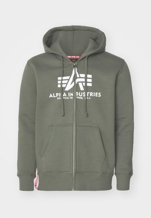 Hoodie zippé vert olive avec un logo graphique sur le devant. Doté d'une capuche avec cordon, de poches kangourou et de poignets côtelés. Texture lisse.