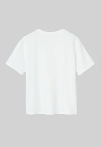 T-shirt en coton blanc avec une coupe décontractée, des manches courtes et un col rond. Texture lisse, sans motifs ni accents visibles.