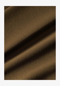 Επιλέχθηκε, olive flak/white