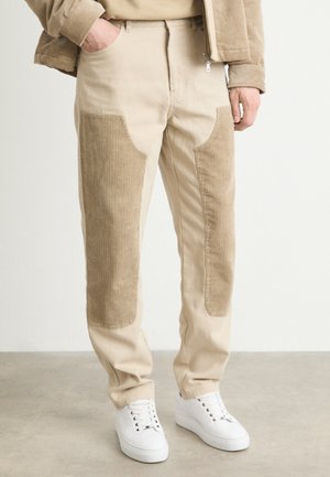 RYDER CARPENTER PANTS - Bukse - dark sand