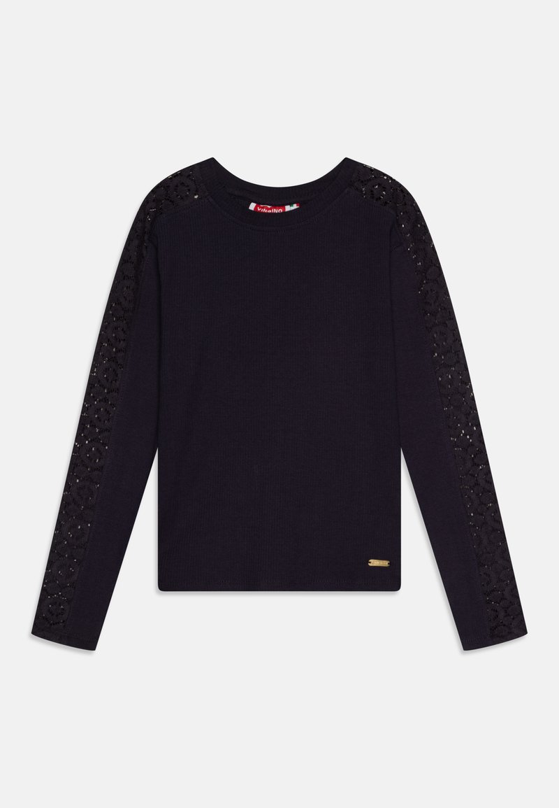 Maglione nero a maniche lunghe con tessuto a coste, dettagli in pizzo sulle maniche e un piccolo logo dorato sul davanti in basso.