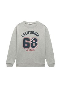 Szary sweter z nadrukiem "CALIFORNIA 68 Los Angeles" w granatowym i bordowym kolorze, z okrągłym dekoltem, długimi rękawami i miękką, polarową teksturą.