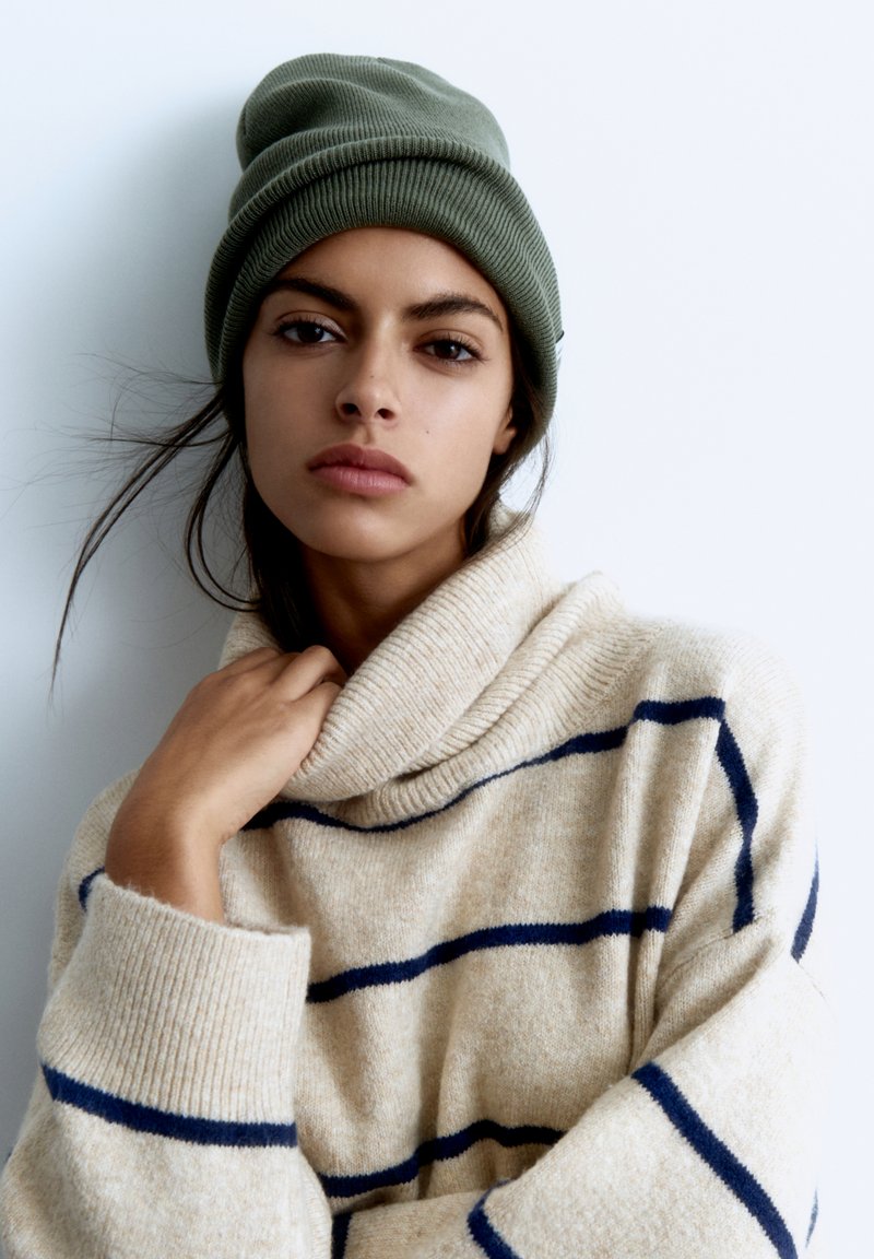 PULL&BEAR WITH LABEL DETAIL Čepice khaki Zalando.cz