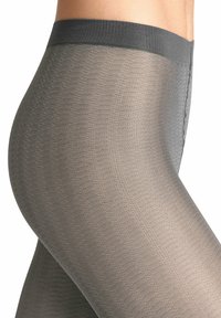 Nieprzezroczyste szare rajstopy z teksturowanym wzorem i jednolitym, ciemnoszarym pasem, prezentujące dopasowany krój.