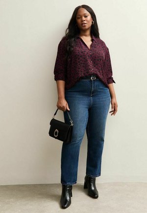 CURVES RED HEART PRINT V-NECK - Camicia - red pattern