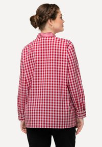 Ulla Popken CHECKERED - Camicia - salsa