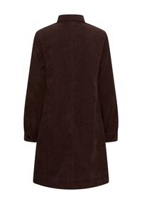 Manteau en velours côtelé marron foncé vu de dos, avec manches longues, poignets boutonnés, ourlet droit et couture centrale.