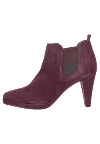 Burgundowe zamszowe botki za kostkę z wysmuklonym czubkiem, elastycznymi panelami po bokach i obcasem typu stiletto o wysokości 8.9 cm. Gładka faktura z widocznymi detalami szewnymi.
