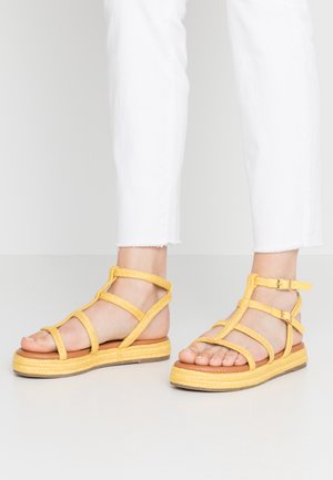 Divine Factory Espandrilky - yellow